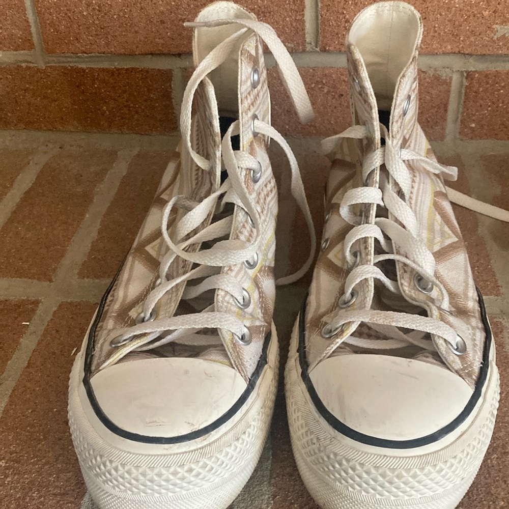 Converse high tops- pattern Women’s 8/ Men’s 6